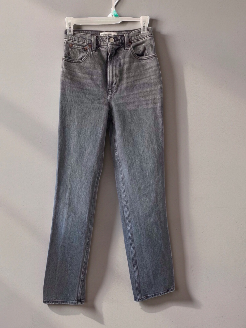 Abercrombie 90s Straight Ultra High Rise Gray Jeans 24 00R